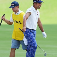 ハウスキャディも池田と同じキャップをかぶる。漢字の企業名、わかりますか？ 2017年 全米プロゴルフ選手権 初日 池田勇太