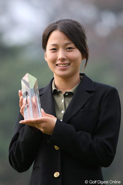 2009年 樋口久子IDC大塚家具レディス 最終日 森美穂 ベストアマチュアは、通算5アンダーの17位タイで終えた森美穂が獲得した