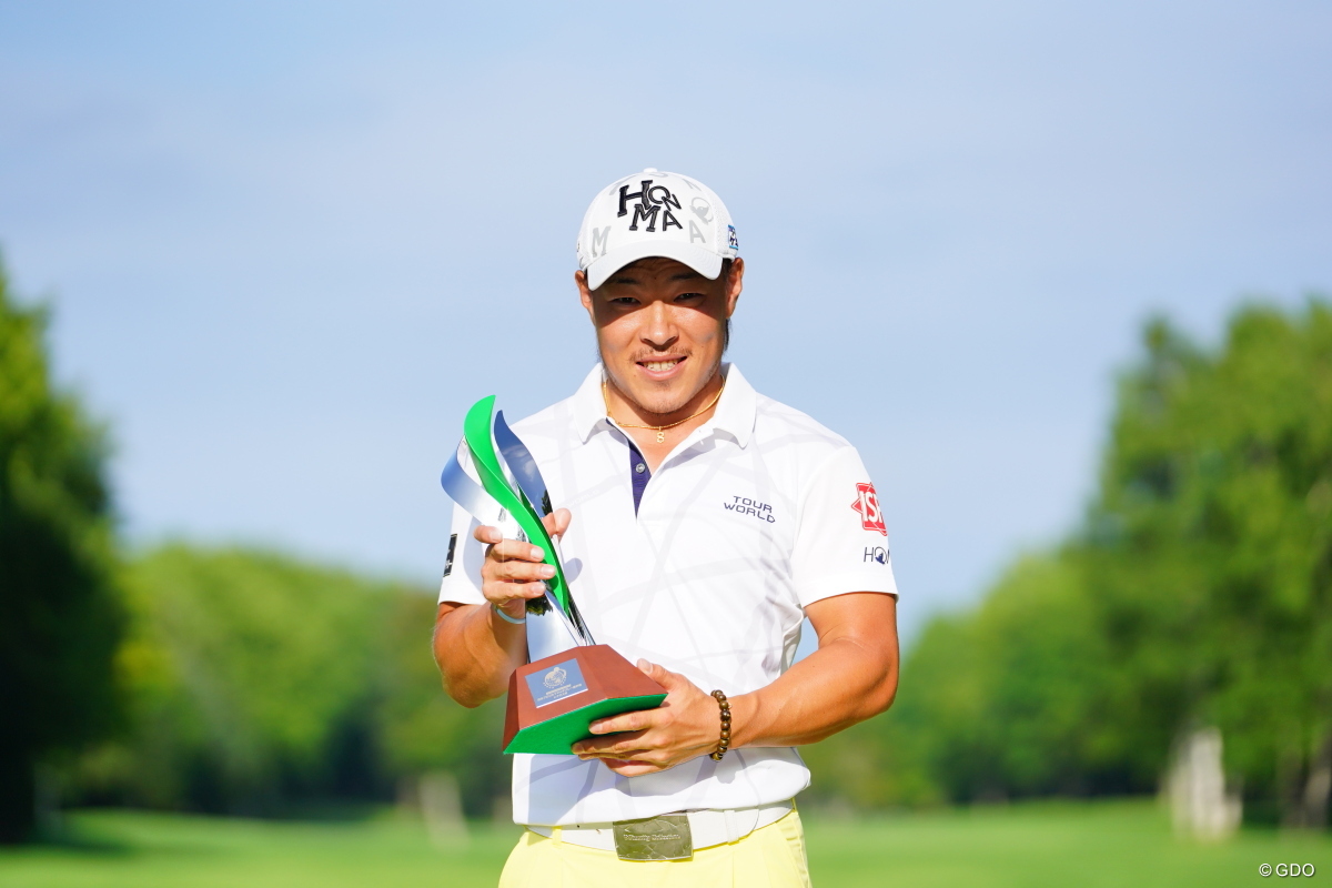 藤本佳則がマッチプレー王者 小平智を下し1億円獲得