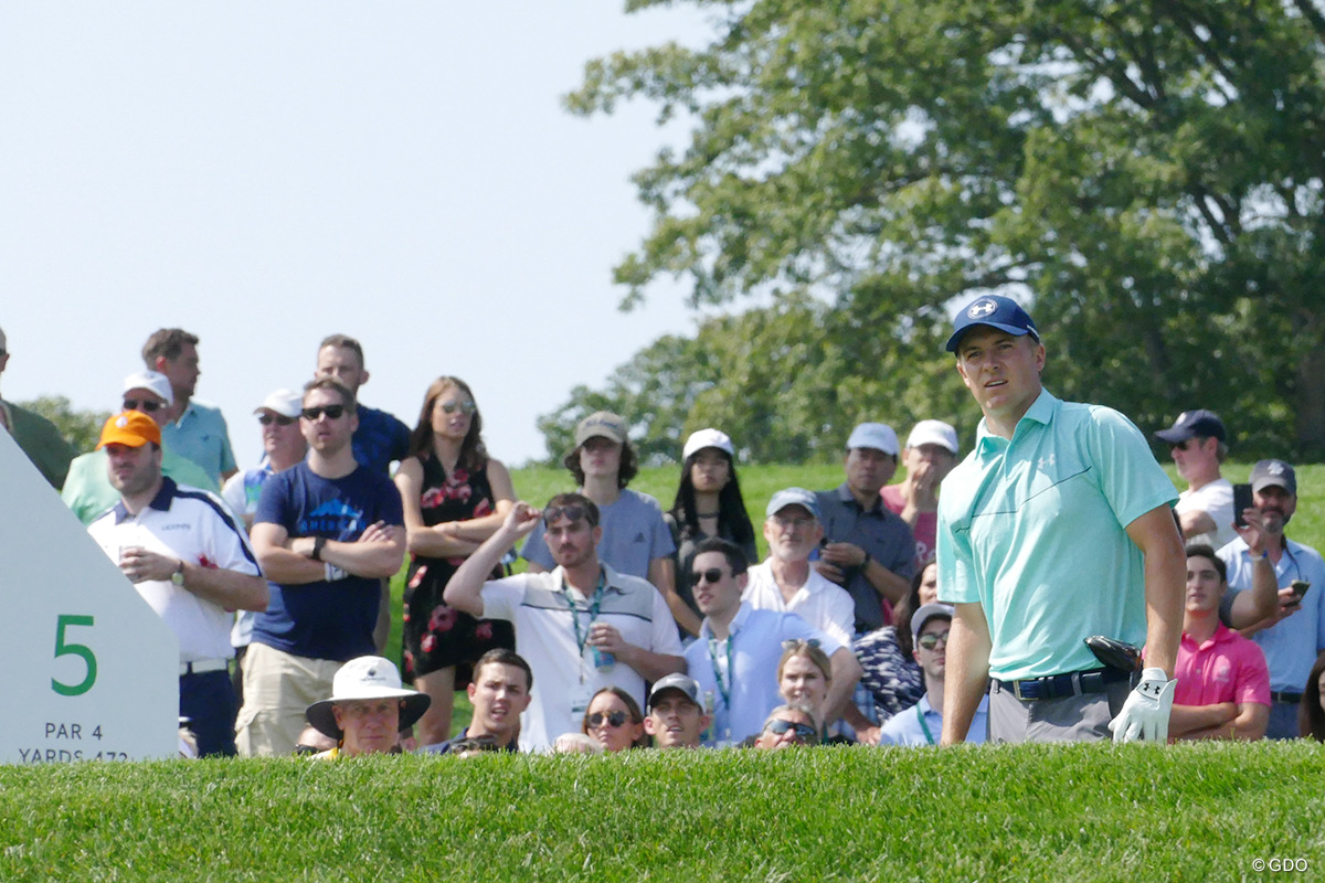 スピース3打差首位 8バーディ量産で今季4勝目に王手