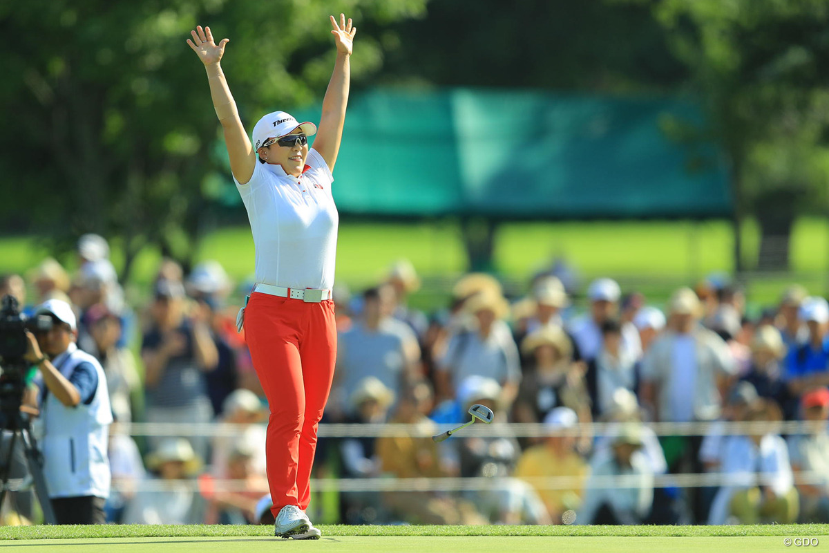 体調不良に「今年は勝てない？」 申ジエを笑顔に戻す今季初V