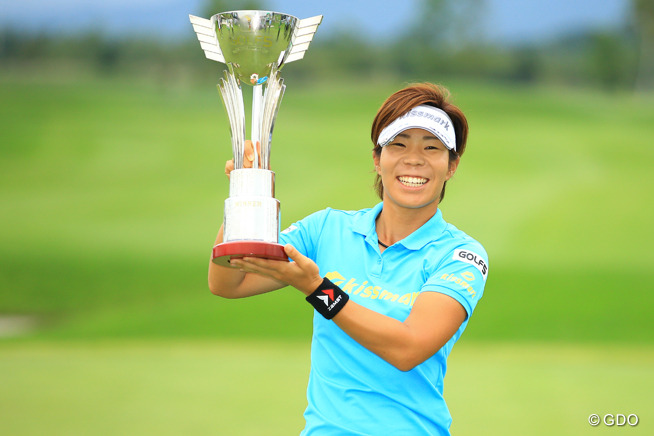 穴井詩が大会連覇に挑む 初日はキム・ハヌル、鈴木愛と同組