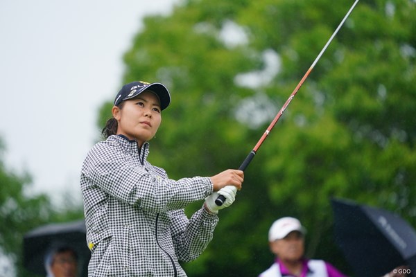 2017年 ゴルフ5レディス プロゴルフトーナメント 初日 松森彩夏 途中トップにたっていたのにトリプルを叩いてしまった。