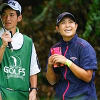 えへへ、ちっとも雨やまないね。 2017年 ゴルフ5レディス プロゴルフトーナメント 初日 倉田珠里亜
