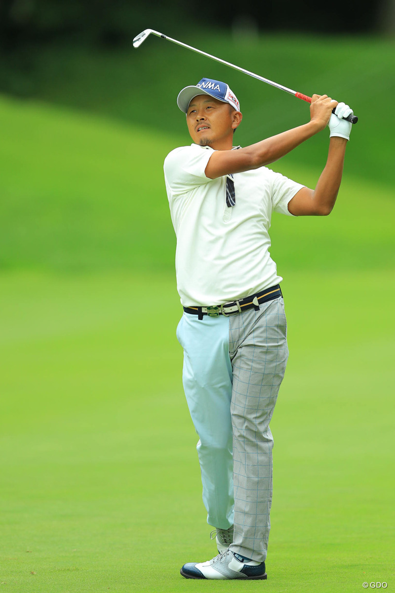 岩田寛はキレずに首位と2打差 初V遂げた3年前の再現へ