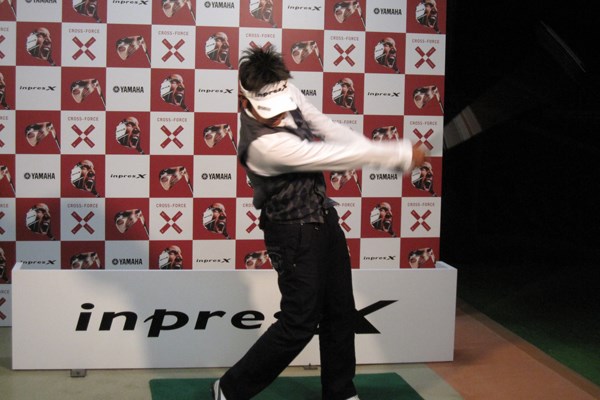 ヤマハ「8代目インプレスX」谷口、藤田の感想は No.12 藤田プロのスイングを激写！
