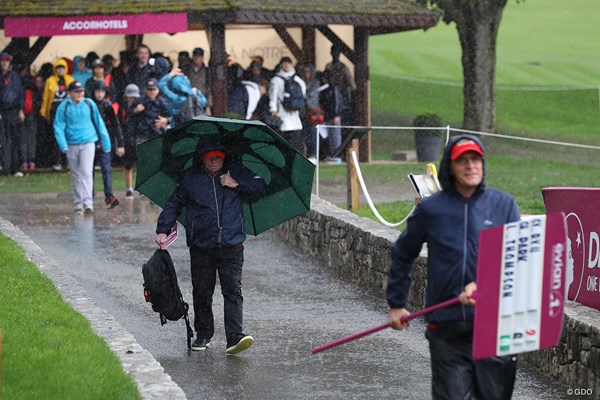 2017年 エビアン選手権 初日 雨 悪天候のため競技は中断に入った