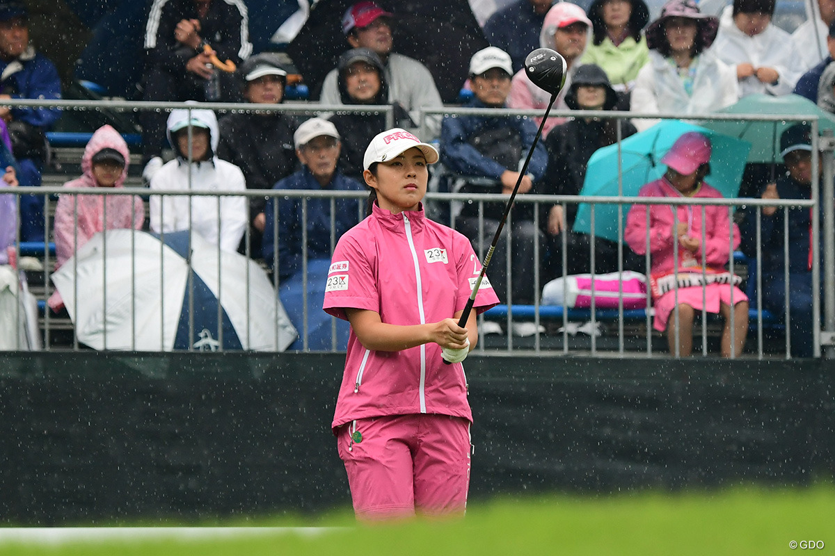 23歳・辻梨恵がツアー初Vへ好位置 3打差に15人の混戦