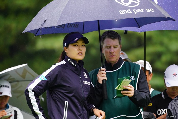 また夕方から雨が降ってきた。 2017年 日本女子オープンゴルフ選手権競技 初日 チョン・インジ