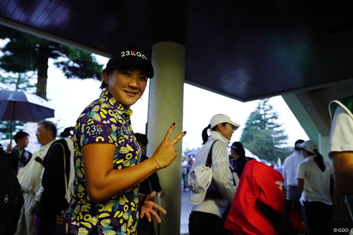 サスペになってもこの笑顔。ポジティブにいこう。 2017年 日本女子オープンゴルフ選手権競技 初日 成田美寿々