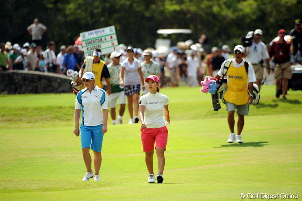 上田桃子、デビュー戦から優勝争い！