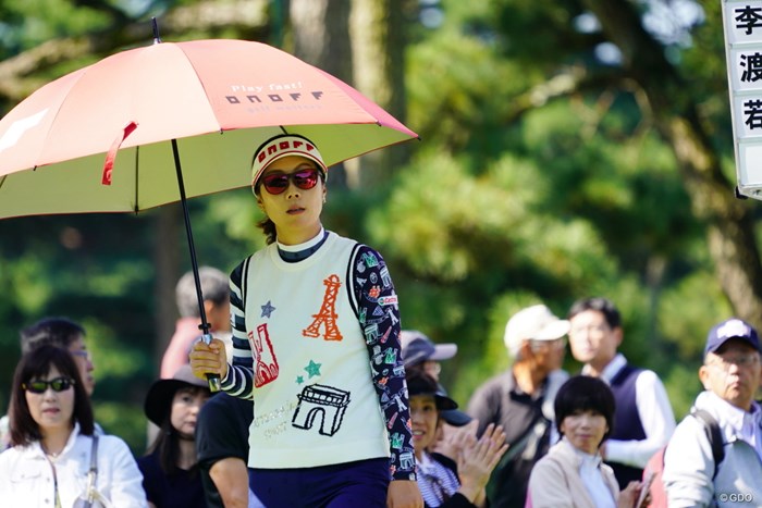 今日は雨傘ならぬ日傘。 2017年 日本女子オープンゴルフ選手権競技 2日目 李知姫