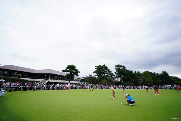 2017年 日本女子オープンゴルフ選手権競技 3日目 練習グリーン 第3ラウンドは10時すぎのスタート。