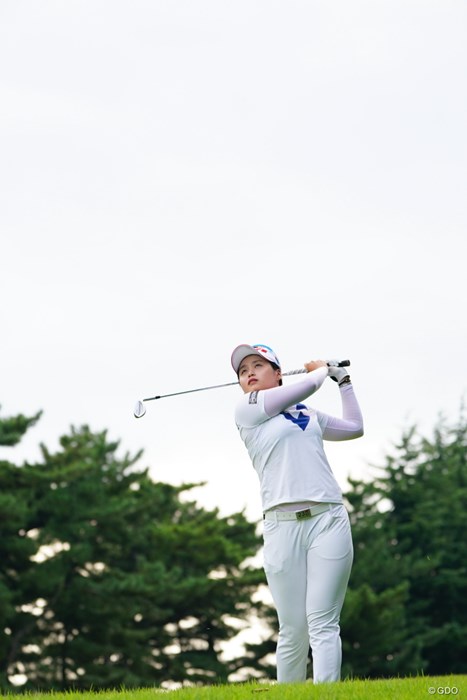 純白のウェアに白いバック。 2017年 日本女子オープンゴルフ選手権競技 最終日 チェ ヘジン