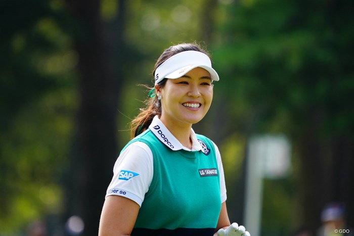 チップインしそうで思わず笑顔。 2017年 日本女子オープンゴルフ選手権競技 最終日 チョン・ インジ