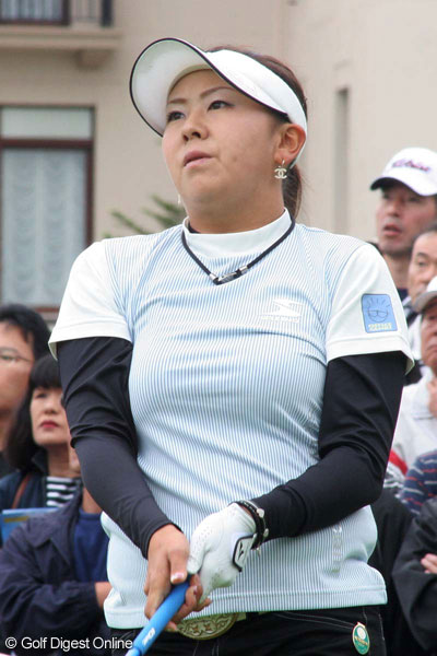 今季1勝の佐伯三貴が単独首位スタート！