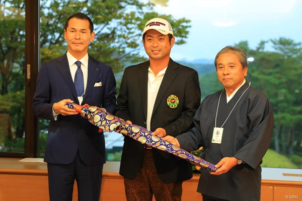 2017年 日本オープンゴルフ選手権競技 最終日 池田勇太 関市からは副賞として日本刀がプレゼントされました。