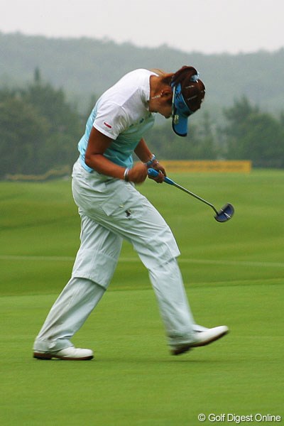 2007年 プロミスレディスゴルフトーナメント 最終日 藤田幸希 最終18番でプレーオフ突入となる5メートルのバーディパットを決め、渾身のガッツポーズ！