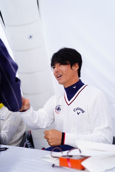2017年 ブリヂストンオープンゴルフトーナメント 初日 石川遼 中止になった初日、石川遼も急きょサイン会に参加。髪はすっきり