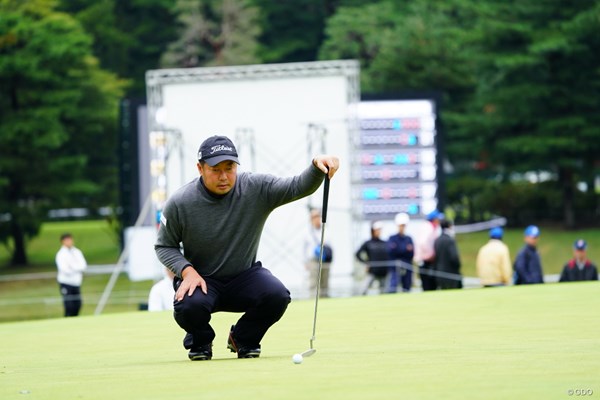 ベテランの丸山大輔が首位発進。アウトコースでの我慢が光った