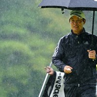 この雨、普段なら中断級。 2017年 ブリヂストンオープンゴルフトーナメント 3日目 I.J.ジャン