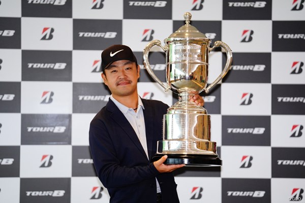 2017年 ブリヂストンオープンゴルフトーナメント 最終日 時松隆光 最終日の中止で優勝が決まった時松。今季初のタイトルを手にした。