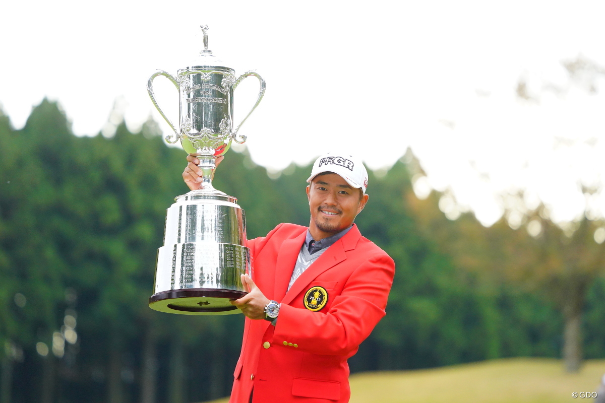 小平智が3打差逆転で今季2勝目 賞金ランク1位に浮上