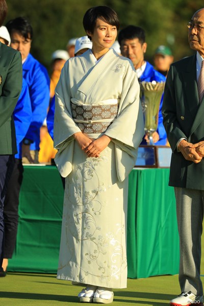 2017年 伊藤園レディスゴルフトーナメント 最終日 中谷美紀 上品すぎる。