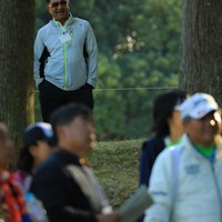 遠くで見つめる父。 2017年 伊藤園レディスゴルフトーナメント 最終日 川岸良兼