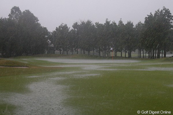 伊藤園レディス2日目／大雨のコース