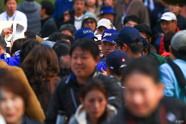2017年 ダンロップフェニックストーナメント 初日 松山英樹 彼の周りは常に人だかり