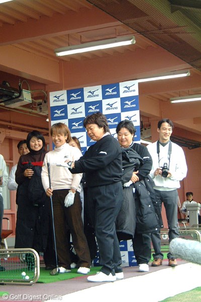 2007年 「ミズノJPX E500」発売イベント シード権を持つミズノ契約女子プロが勢揃い