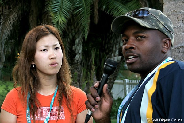 2007年 ワールドカップ女子ゴルフ 上田桃子 地元ラジオのインタビューに応じる上田桃子。日本に優勝するチャンスはあるか？という問いに「イエス、オフコース！」と元気に答えた。