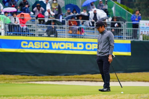 2017年 カシオワールドオープンゴルフトーナメント 最終日 時松隆光 最終18番でパーパットを外した時松隆光