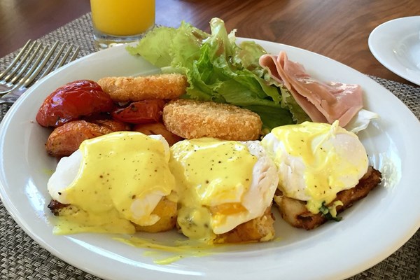 2018年 アフラシアバンク・モーリシャスオープン 事前 エッグベネディクト ビュッフェの朝食のお気に入りはエッグベネディクト。本当においしくて、毎日でもいいくらいです