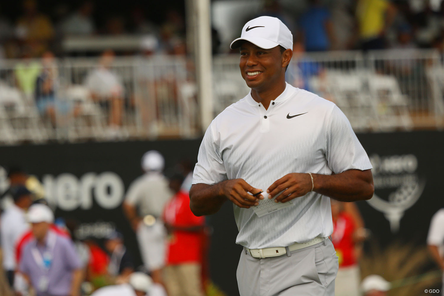 ウッズは5位浮上 グリーン上で妙技も披露