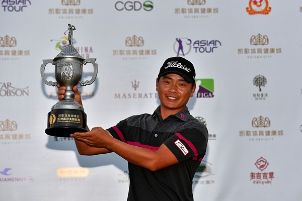 2017年 kg s&h city アジアンゴルフチャンピオンシップ 最終日 シャオ・ボーウェン 初優勝を飾った中国のシャオ・ボーウェン※アジアンツアー提供