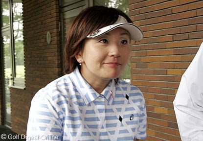 2006年 Meijiチョコレートカップ 最終日 茂木宏美 ホールアウト後、化粧室に入りなかなか出てこなかった茂木宏美。その後は記者の質問にも気丈に答えた