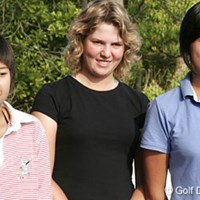 活躍が期待される海外招待選手たち。左から、ユヤン・ザン(14歳=中国）、アシュリーサイモン、サラ・オー（17歳=オーストラリア） 2006年 We Love KOBEサントリーレディスオープンゴルフトーナメント 海外招待選手たち