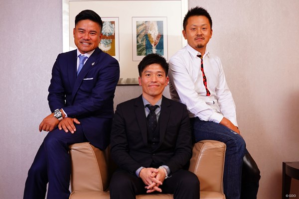 引退した清田太一郎(中央)の第2の人生を宮里優作（左）、岩田寛は応援している