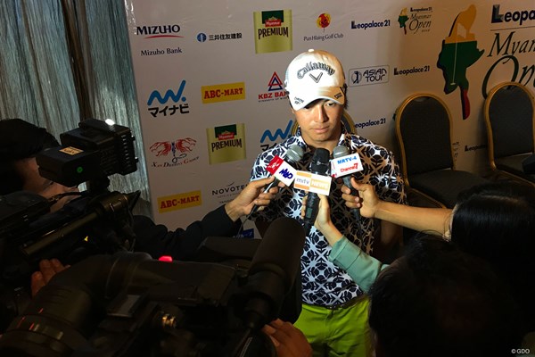 2018年 レオパレス21ミャンマーオープン 事前 石川遼 開幕2日前。石川遼は現地メディアのインタビューに追われた