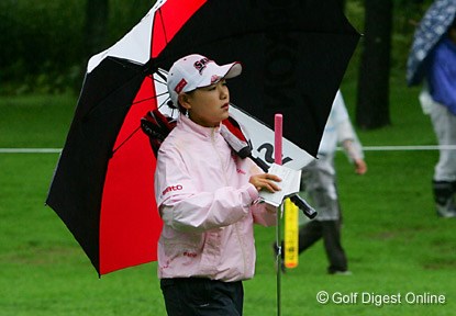 2006年 日本女子プロゴルフ選手権大会コニカミノルタ杯 初日 横峯さくら 午前スタートの横峯さくらは終始雨の影響を受けてしまった