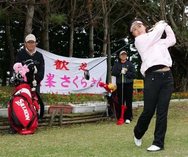 賞金女王獲得に向け2006年の初ラウンドを行った横峯さくら