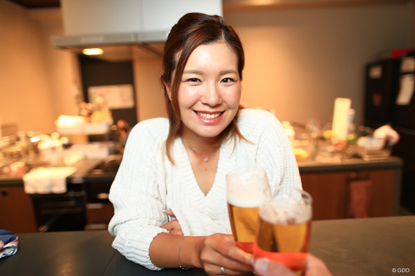 藤田光里が妄想する“至福のおうちデート”を実現してみた まずはビールで乾杯！