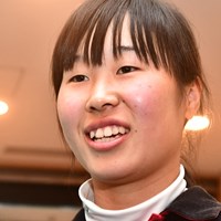 この4月から地元滝川二高に進学するバリバリの若手ですが、9ホール終えて1アンダーは暫定3位タイ。 2018年 スタジオアリス女子オープン 初日 岡田樹花