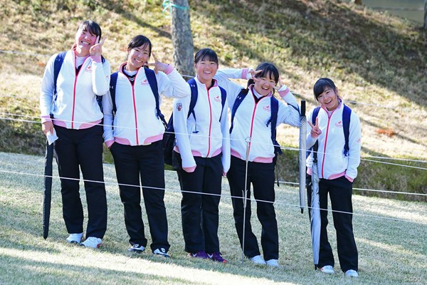 2018年 スタジオアリス女子オープン 最終日 応援団 朝のスタートからガッツリ安田さんについていました。多分滝川二高ゴルフ部の子たちやと思うけど…。