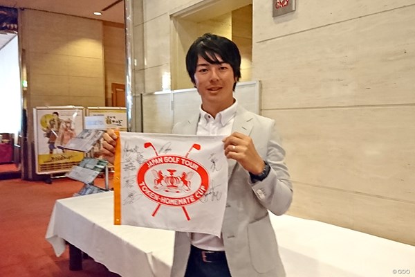 サイン用のピンフラッグを発売すると発表した選手会長の石川遼