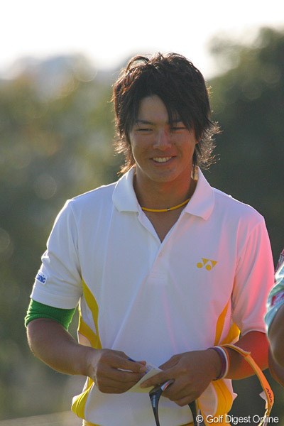 2009年 カシオワールドオープン 初日 石川遼 前半は笑顔が無かったが、最後は笑顔でホールアウト「よかった、よかった」