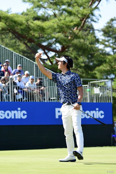 2018年 パナソニックオープンゴルフチャンピオンシップ 3日目 石川遼 さすがはファンサービスの提唱者。スコアは悪くても17番スタンドにボールを投げ込みます。