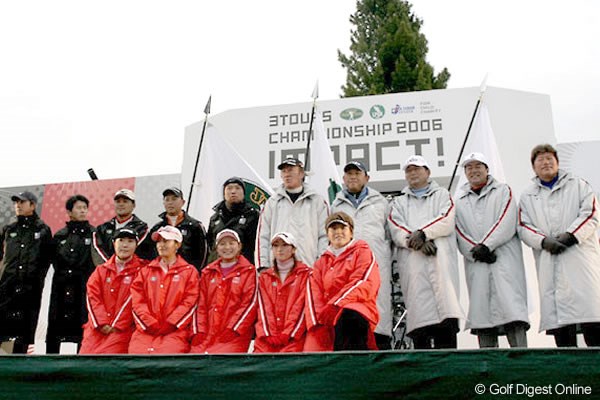開会式で整列した日本の3ツアーを代表する選手たち